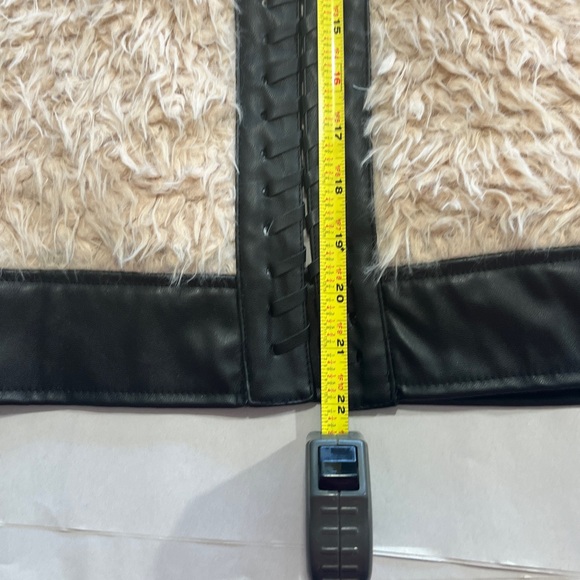 Love Riche Fuzzy Cropped Open Jacket - Picture 11 of 12